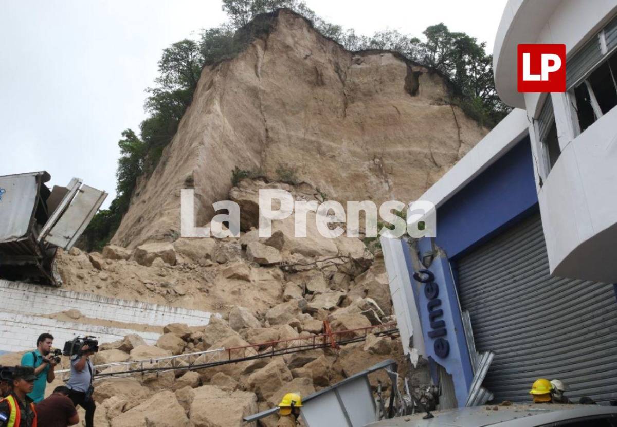 Don Allan relata cómo logró sobrevivir al derrumbe en el anillo periférico de Tegucigalpa