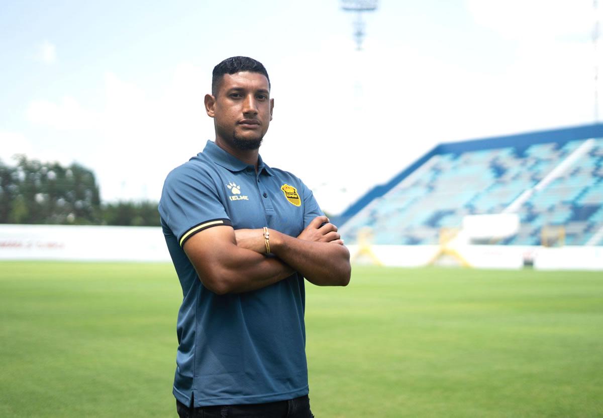 Bryan Acosta se sincera: la vuelta al Real España y el momento más duro de su carrera