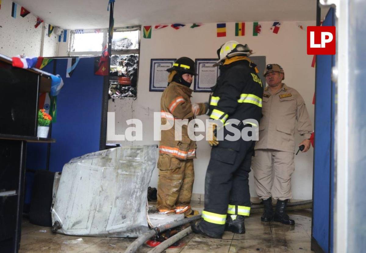 ¡Angustia en colonia Loarque! Rescatan a decenas de empleados, pero cuatro siguen atrapados