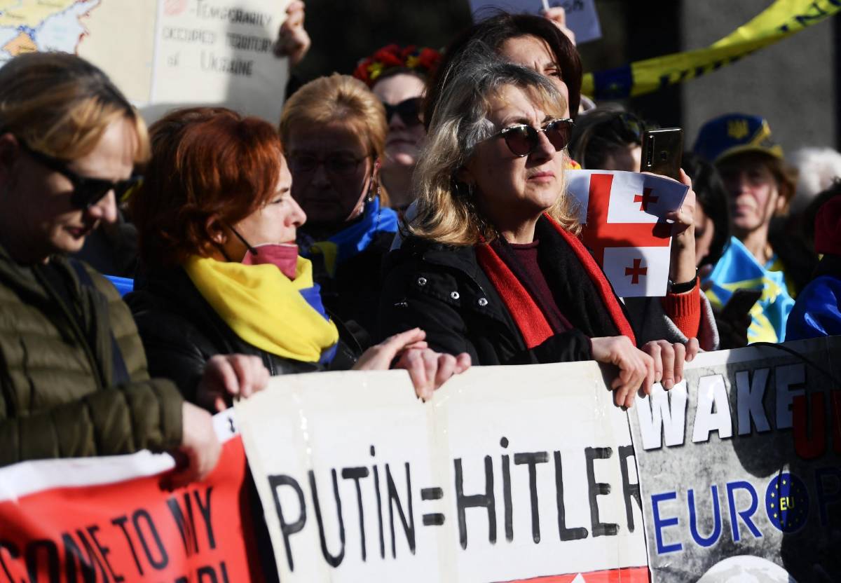 En varios países de Europa, ciudadanos han realizado protestas para condenar las acciones ordenadas por el presidente de Rusia, Vladimir Putin, en Ucrania.