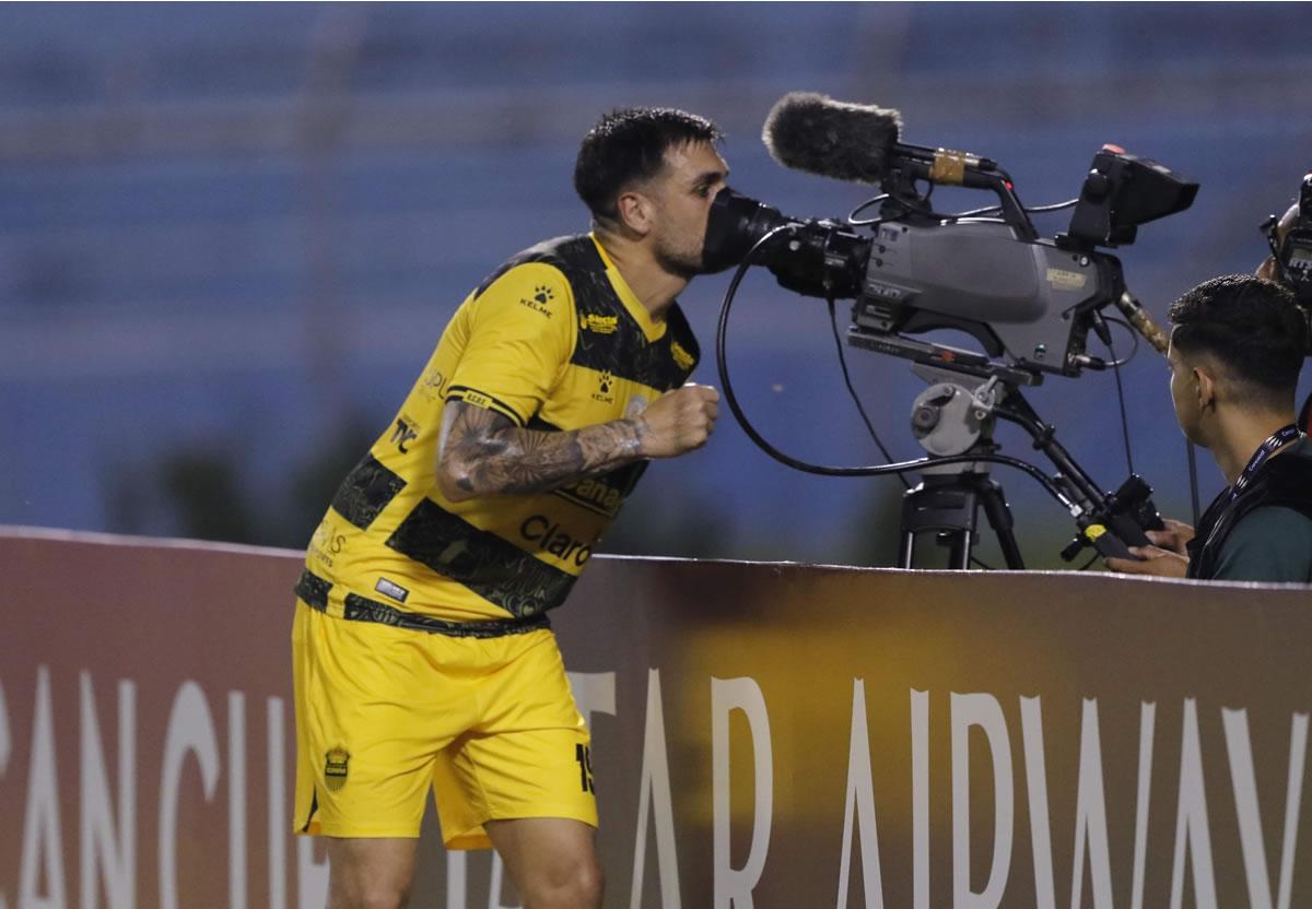 Ramiro Rocca lanzó un beso a la cámara en dedicación al ‘Palomo’ Rodríguez.