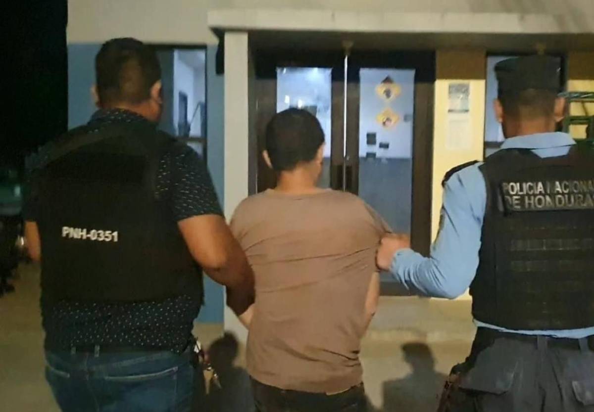 “Se fue con otro”: Había enterrado a su esposa en el patio y la denunciaba de abandono