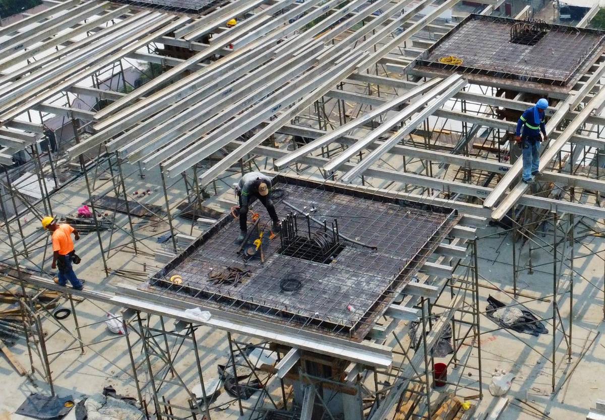 Más de 1,100 proyectos en espera por falta de suministro de energía