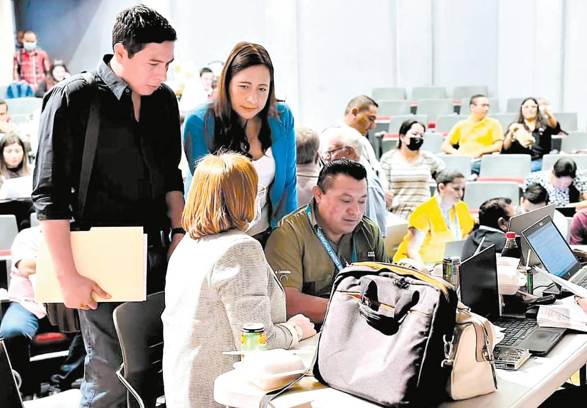 Salud revisa plan de compras de medicamentos e insumos