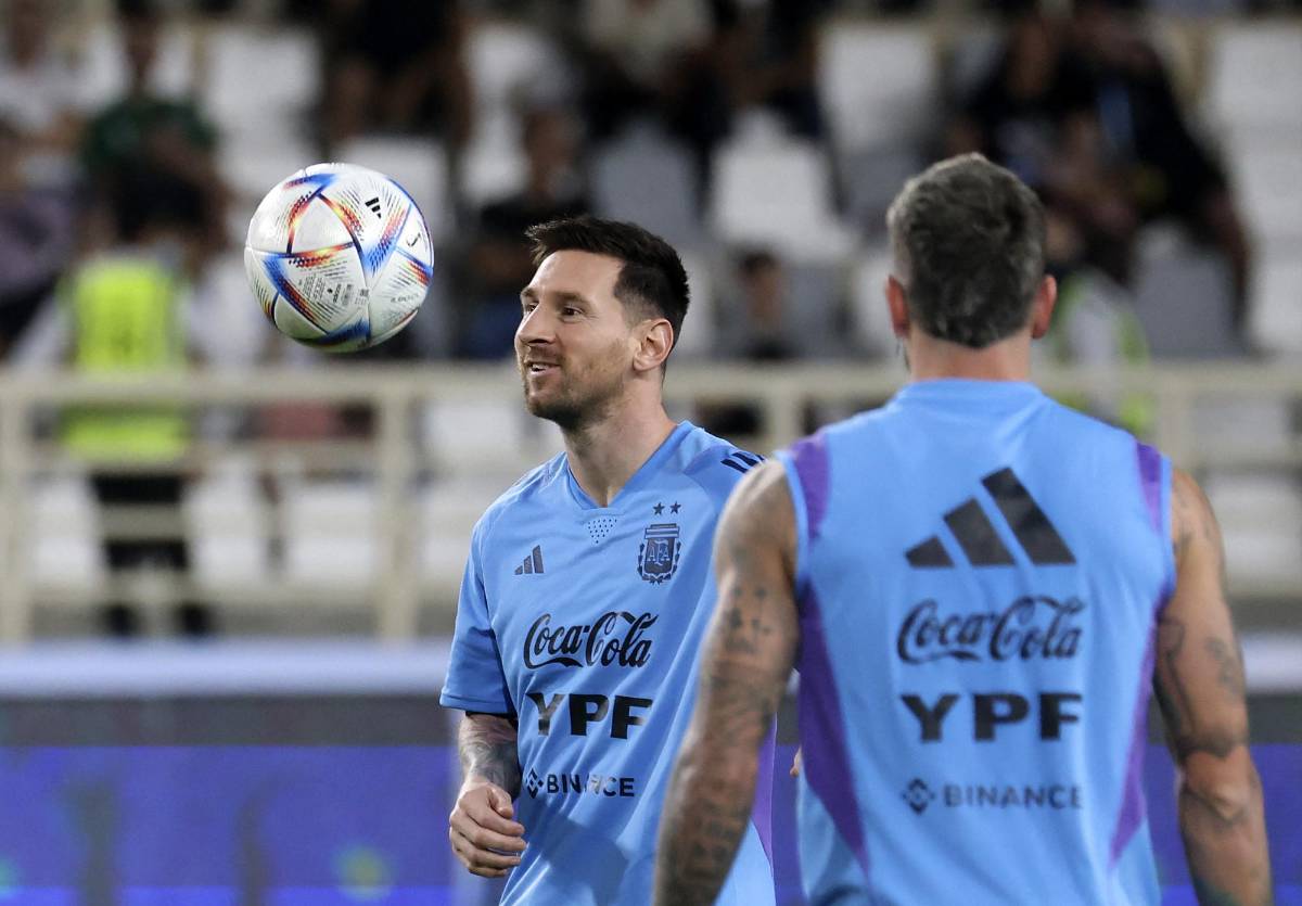¿Qué olvidó? Messi realizó su primer entrenamiento con Argentina y desató una locura