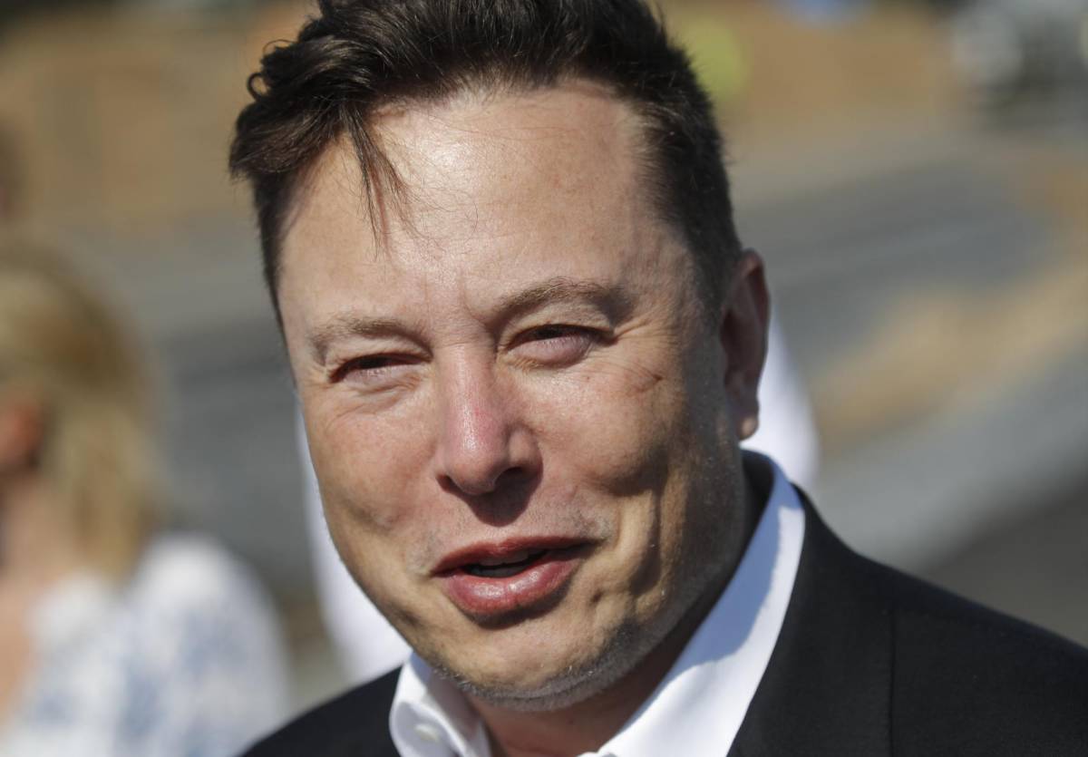 Elon Musk vende 5,000 millones de dólares de acciones de Tesla tras encuesta