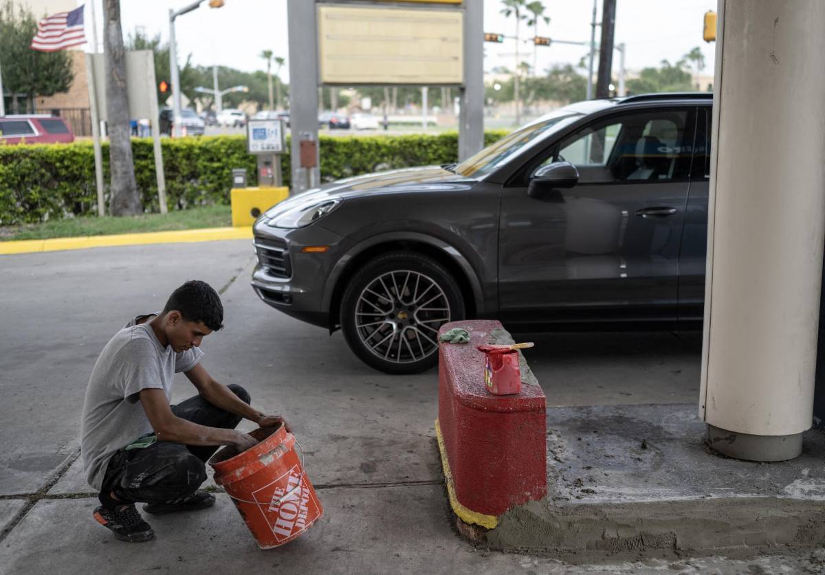 “Llegamos a trabajar”: Migrantes buscan recursos en EEUU tras apresurado cruce de la frontera