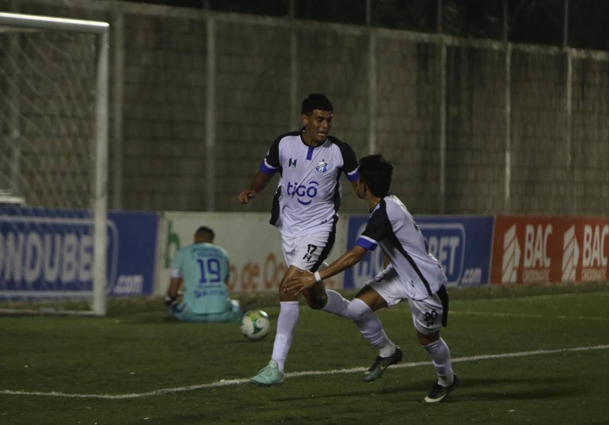 Honduras Progreso perdonó en varias ocasiones en el primer tiempo.