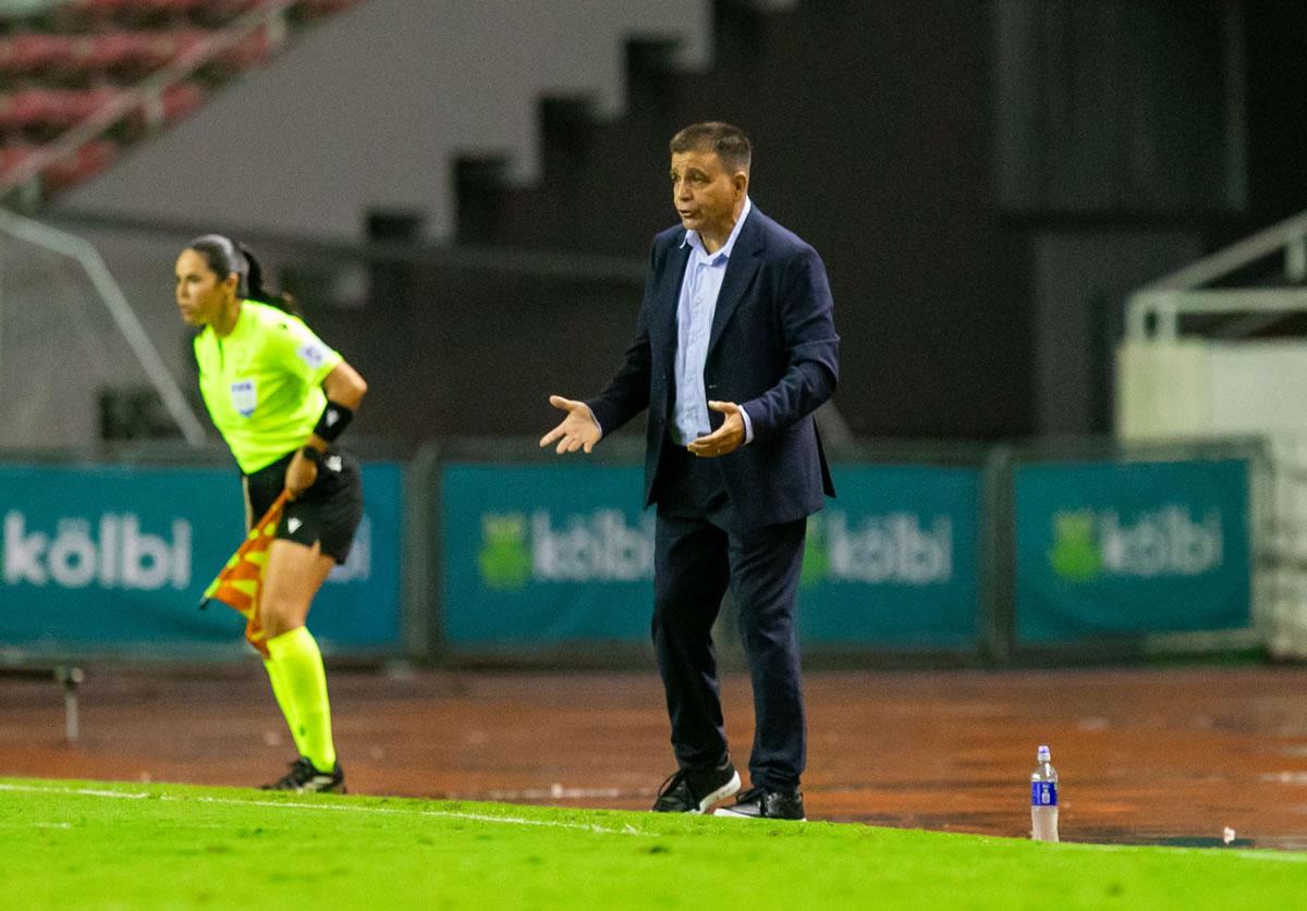 Claudio Vivas arrancó con el pie derecho en la Selección de Costa Rica.