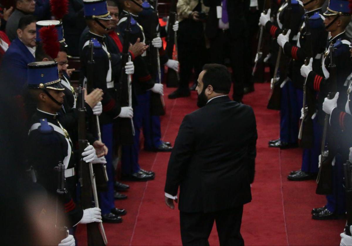 Luis Redondo, presidente del Congreso Nacional, ingresando al hemiciclo.