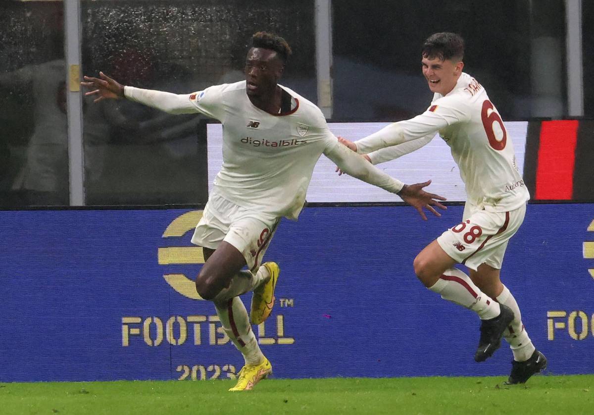 Tammy Abraham le dio el empate a la Roma en el último suspiro.