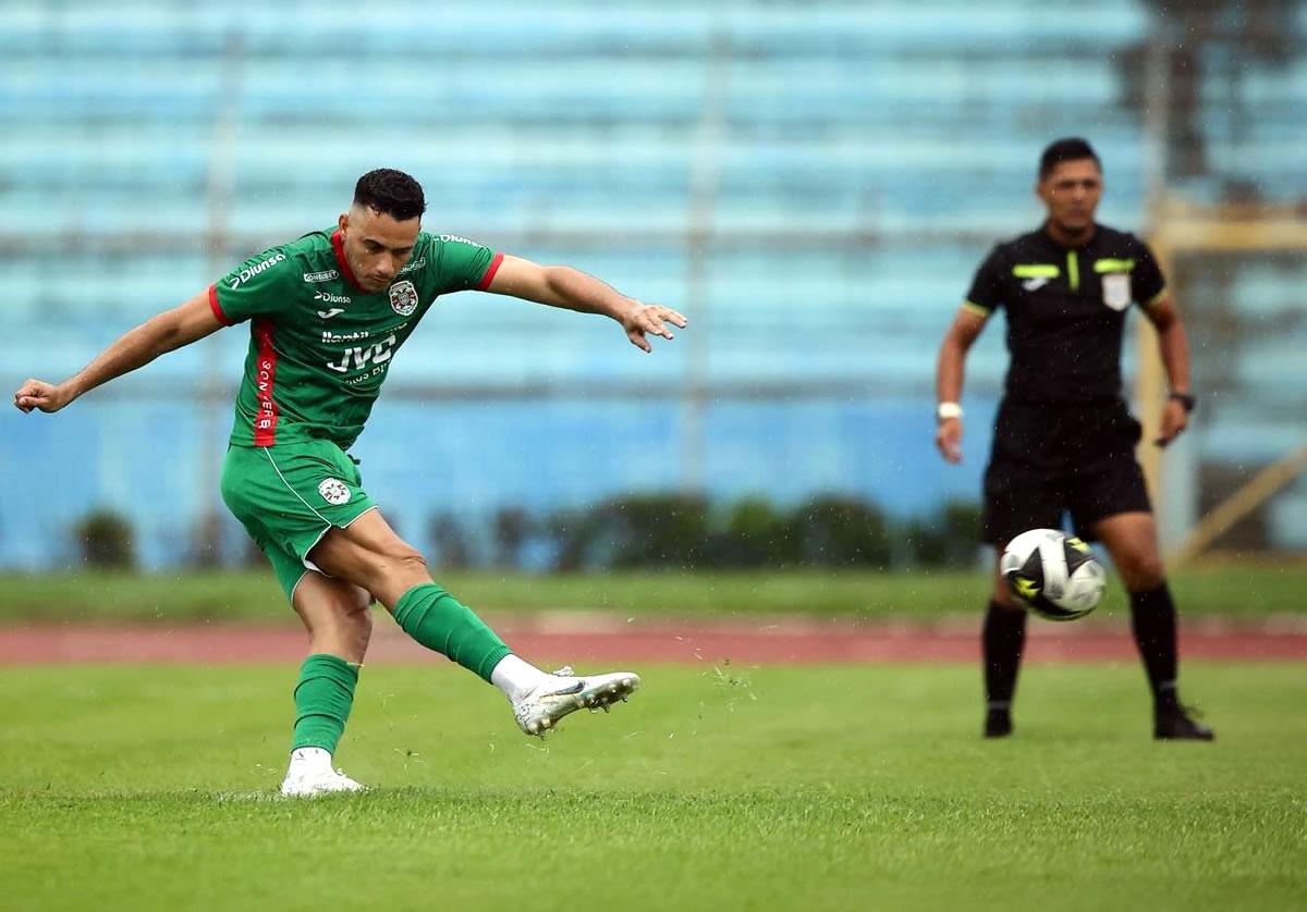 Así le pegó Ángel Tejeda al balón en el lanzamiento penal ante Victoria.