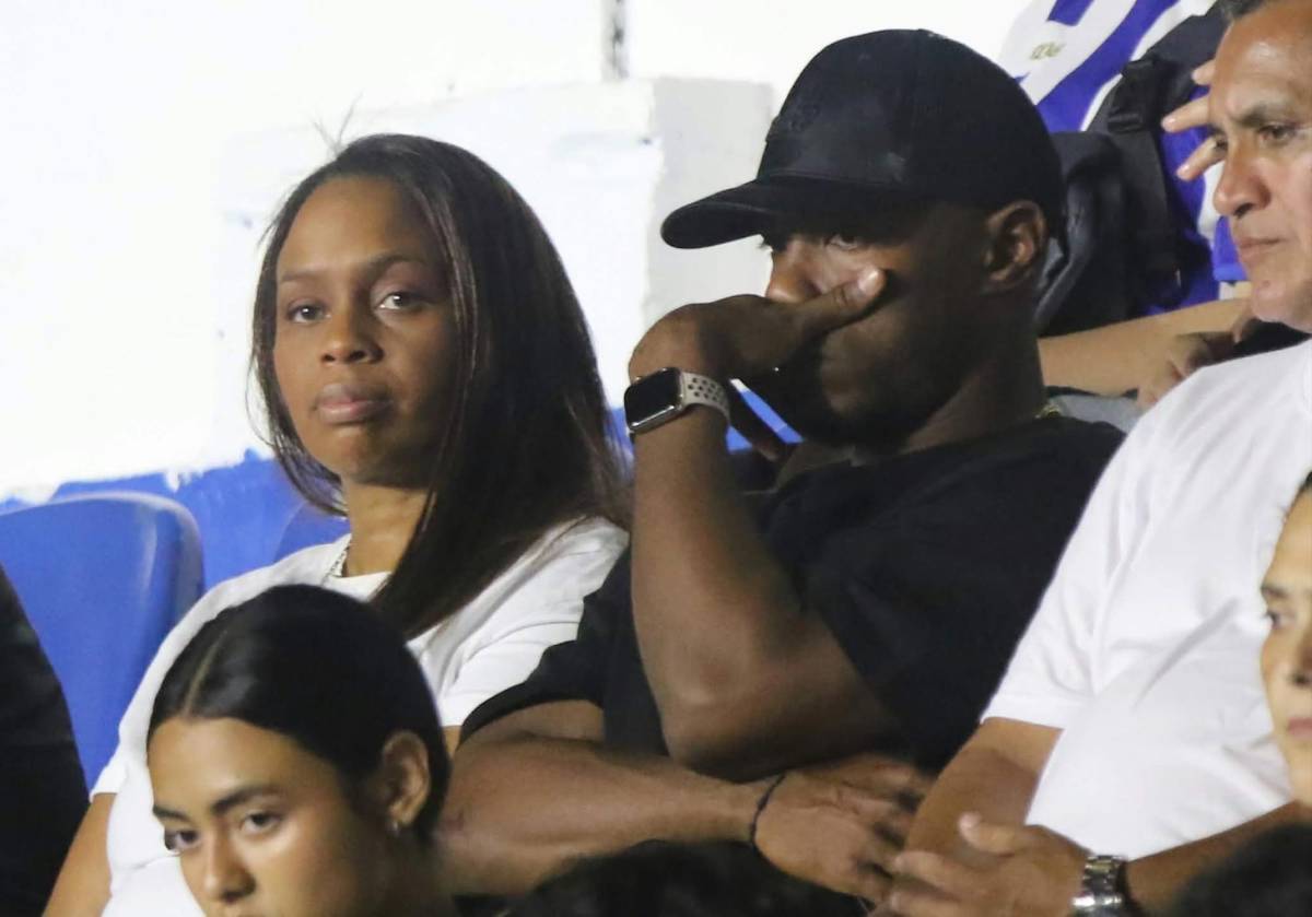 Honduras - Surinam: Mundialista aparece, lo que pasó tras beso y descubren a la chica de verde
