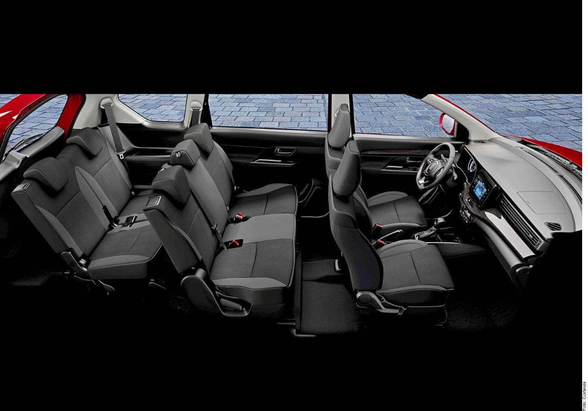 Los acabados en el interior son de aceptable calidad y atractivo diseño, mejor de lo que se esperaría en su segmento.