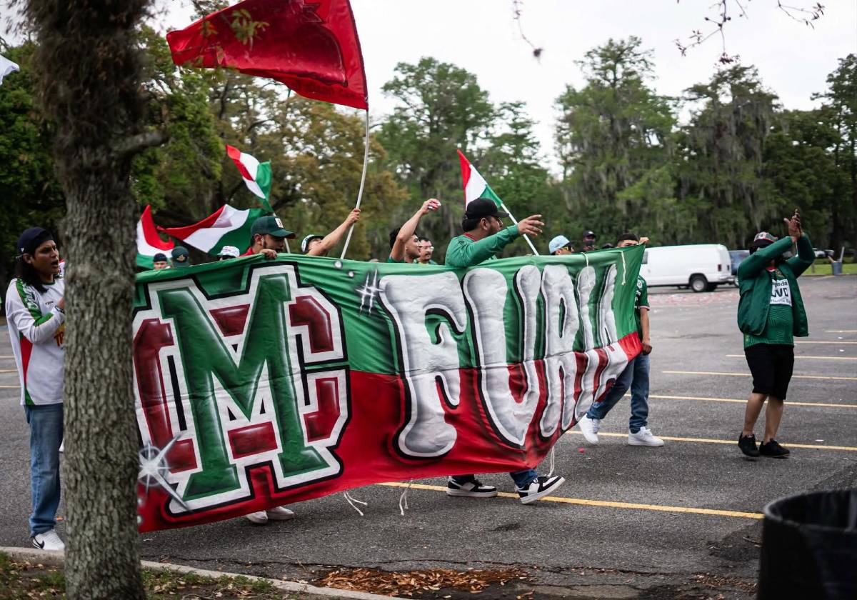 Colocha enamora en New Orleans, besos y ambientazo para los clásicos en EUA