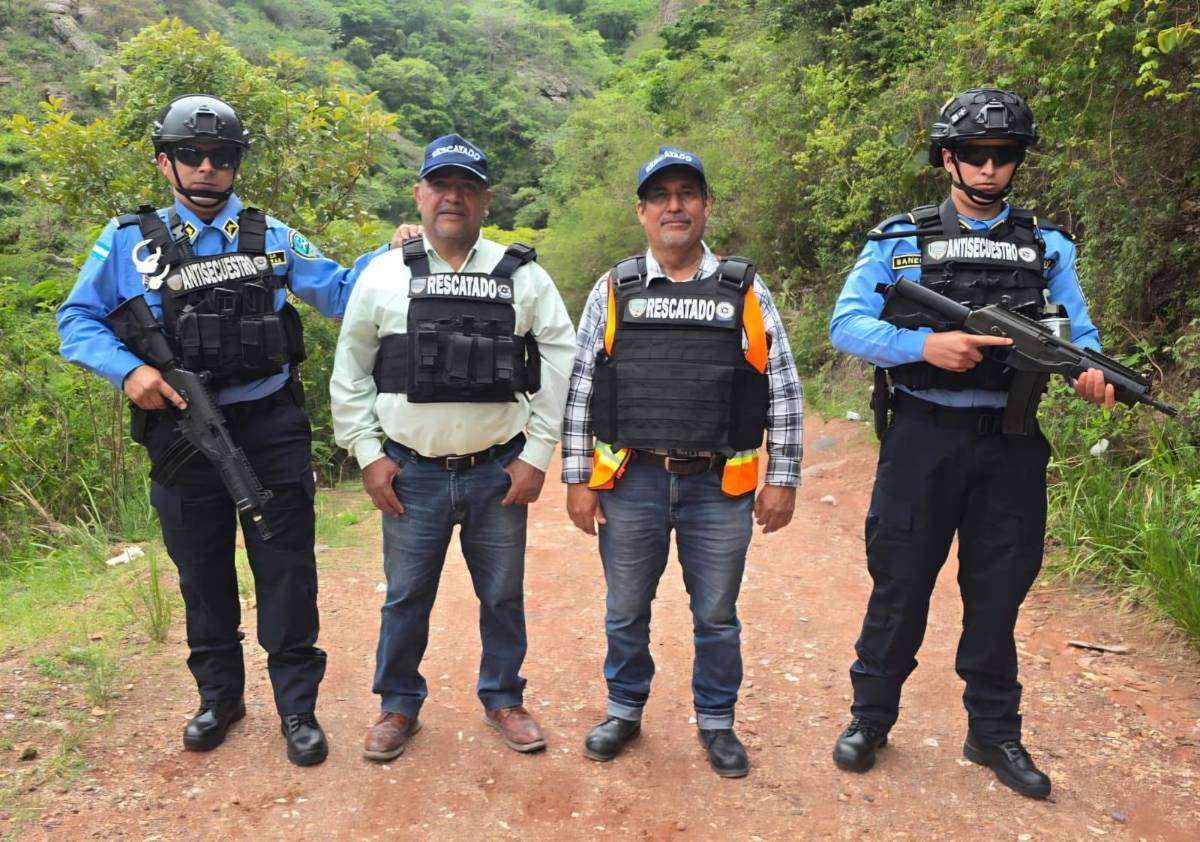 Citan a dos hombres para construir piscina y terminan secuestrados; policía los rescata
