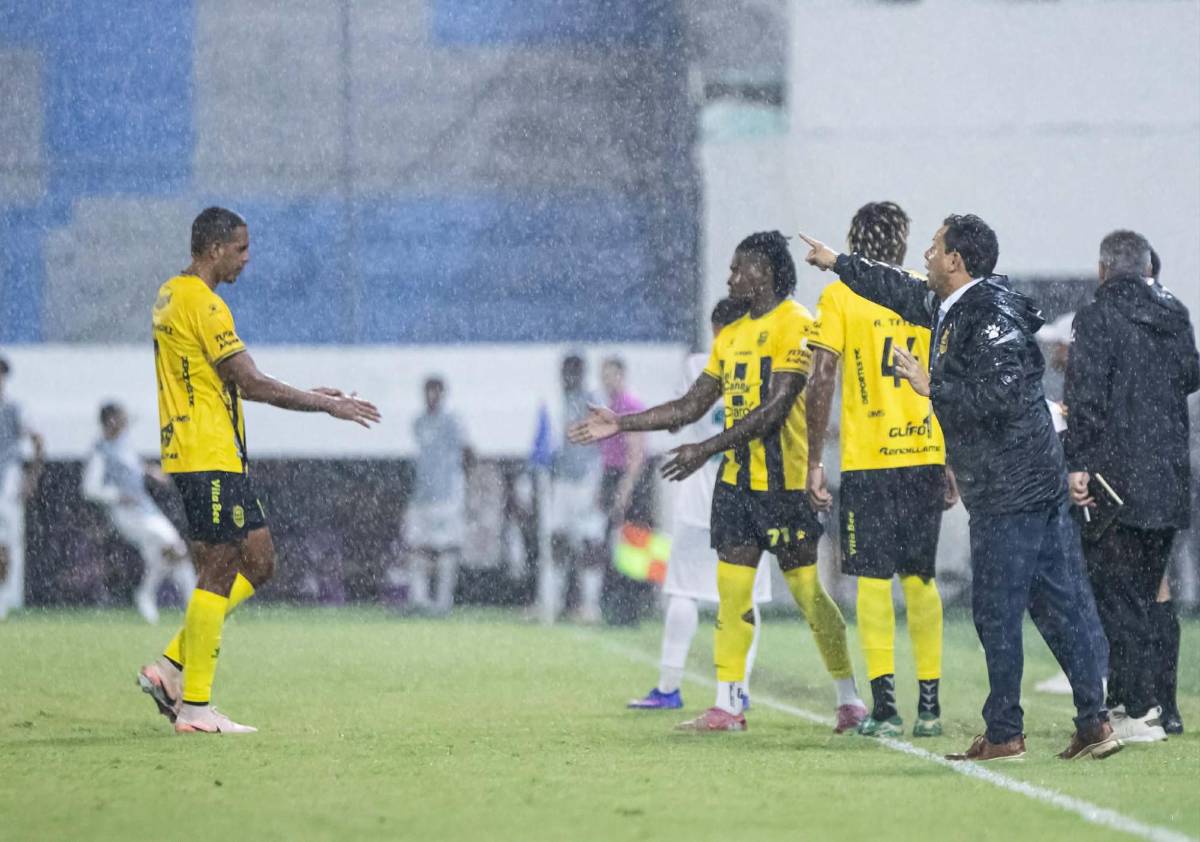 Festín en el Platense-Real España, show de Welcome y jugador salió en camilla