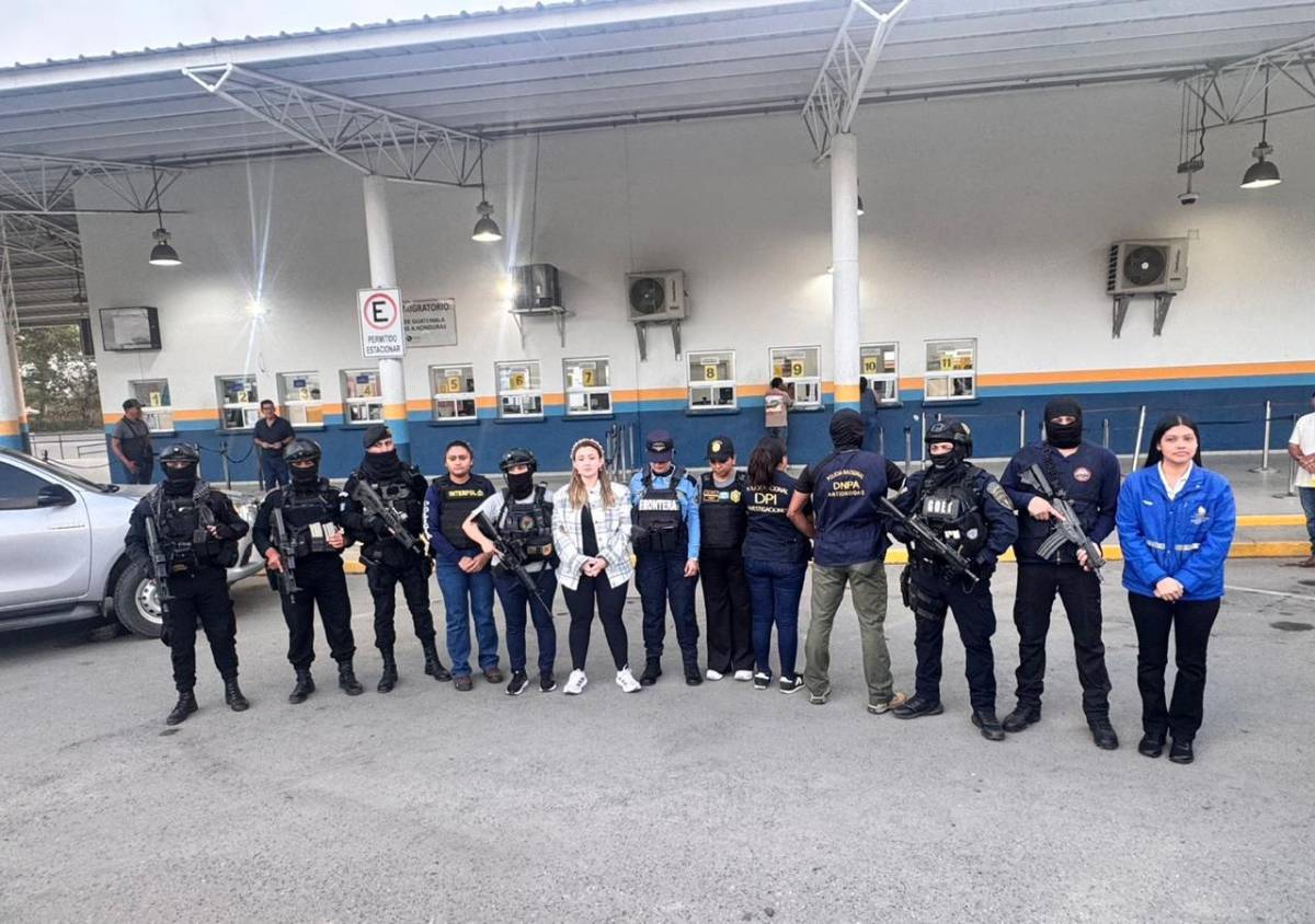 El día que Yosari apareció en corrido de los Valle Valle; hoy es acusada por tres asesinatos
