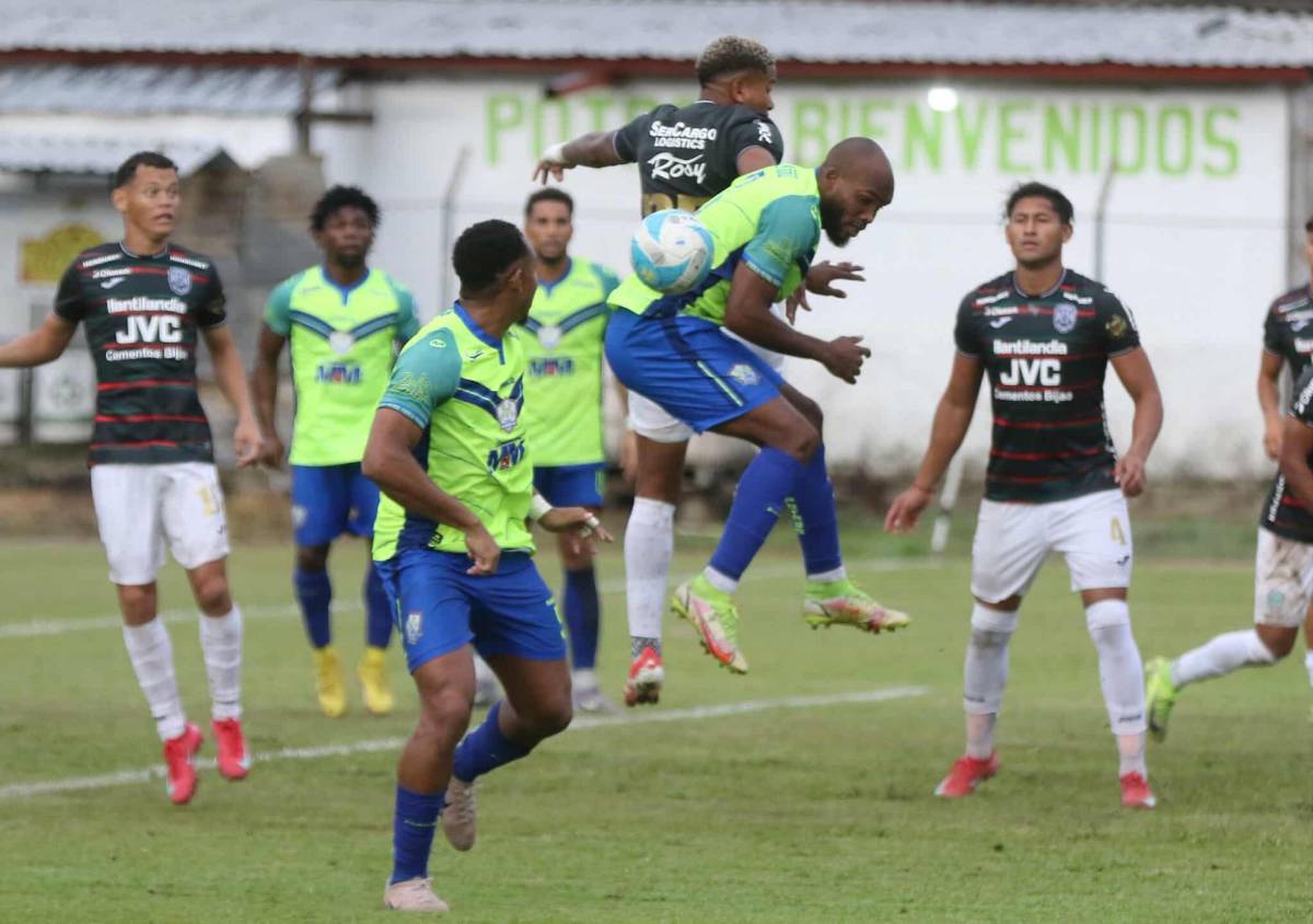 Hermosas chicas, pesadilla del Real España, héroe y caballo en pleno partido