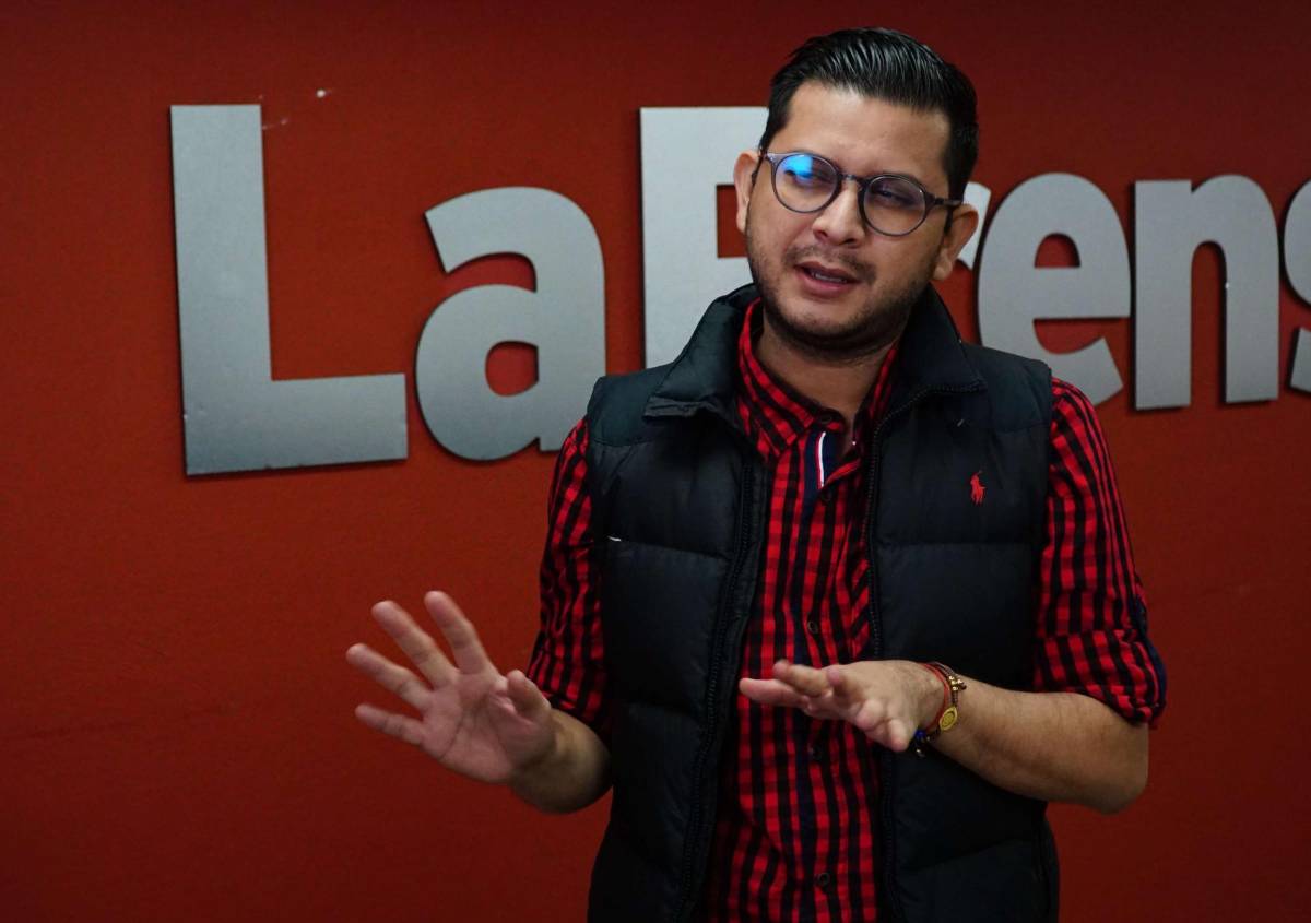 Víctor Grajeda, un defensor LGTBIQ