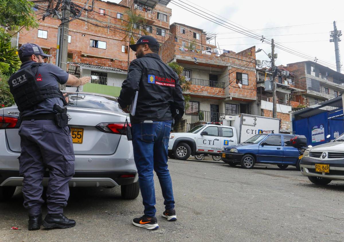 Menor realiza disparos intimidatorios en una escuela y luego se autolesiona