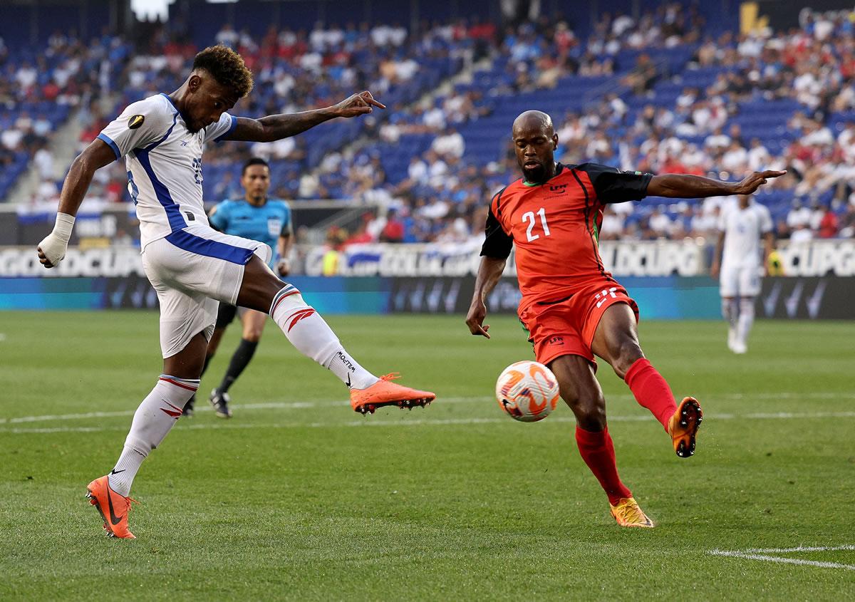Michael Murillo marcando el segundo gol de Panamá.