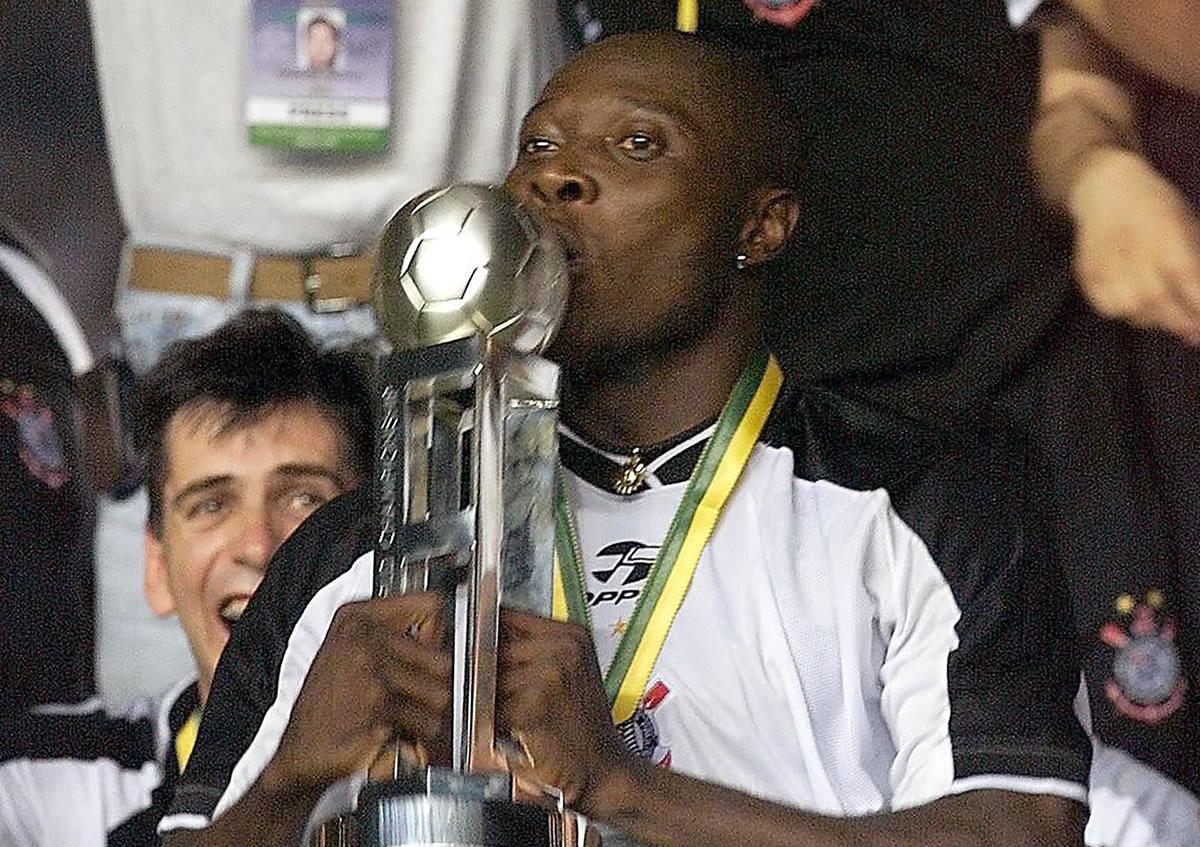 El jugador colombiano ganó varios títulos con el Corinthians de Brasil.