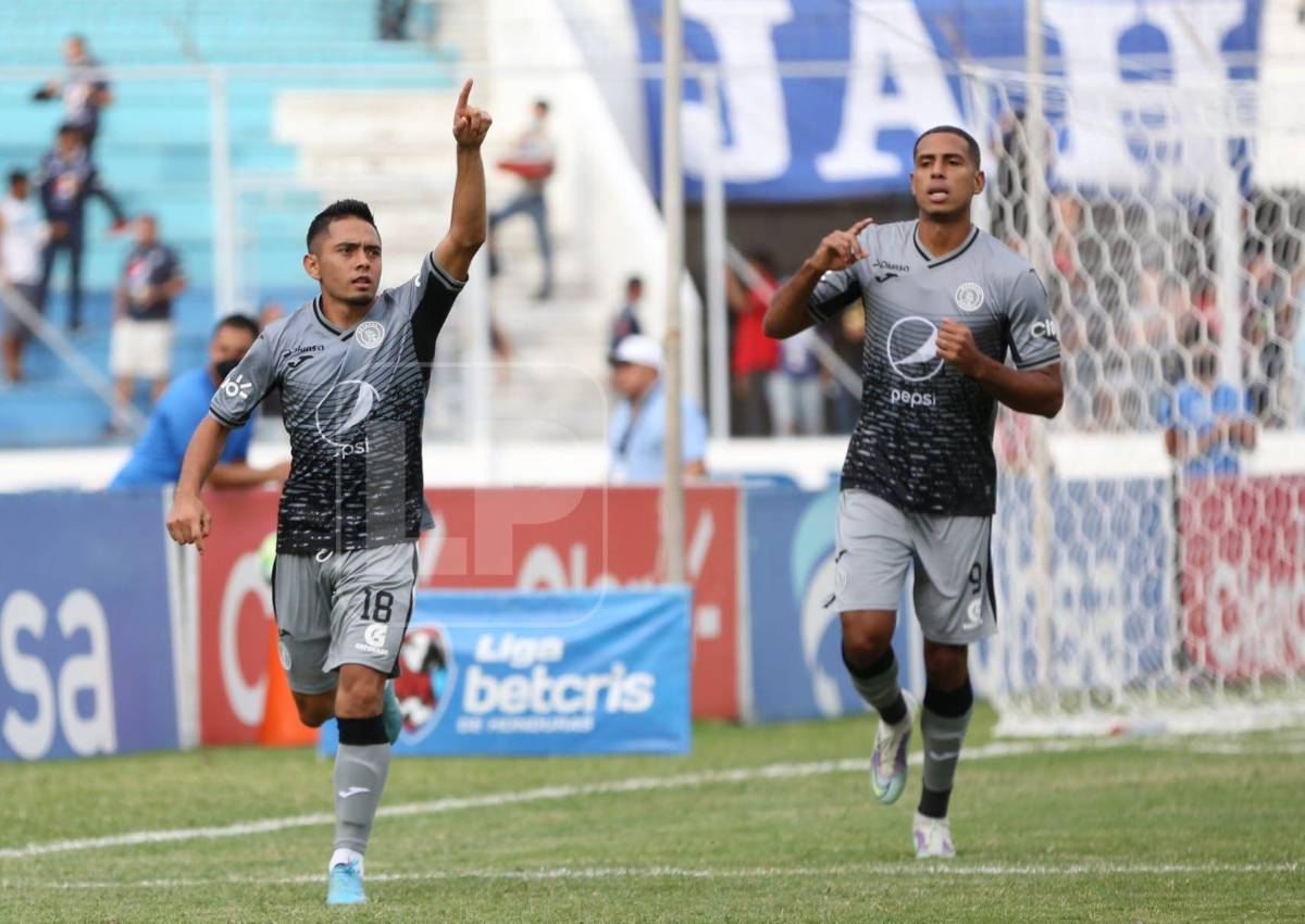 Diego Rodríguez y Eddie Hernández se encargaron de marcar el resto de goles a favor del Motagua.