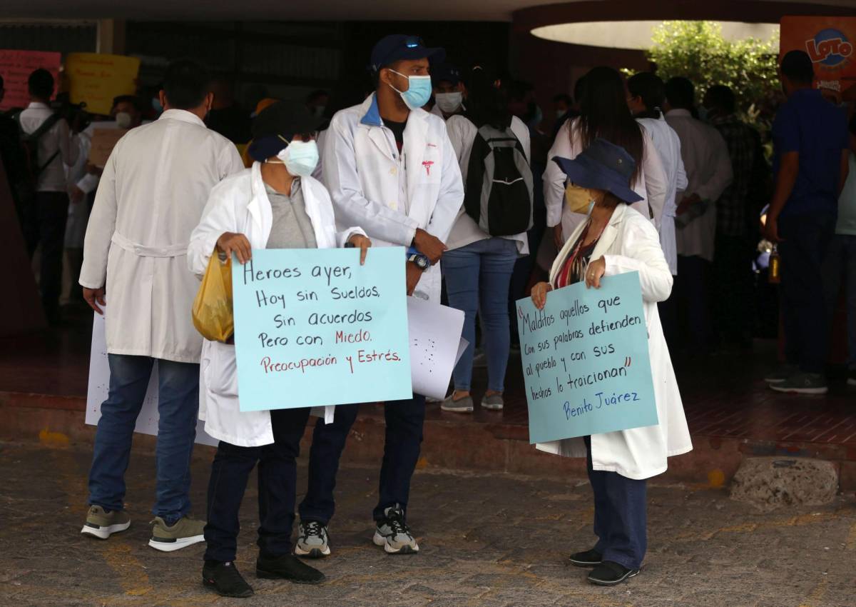 Ante falta de oportunidad, médicos buscan residencia en El Salvador