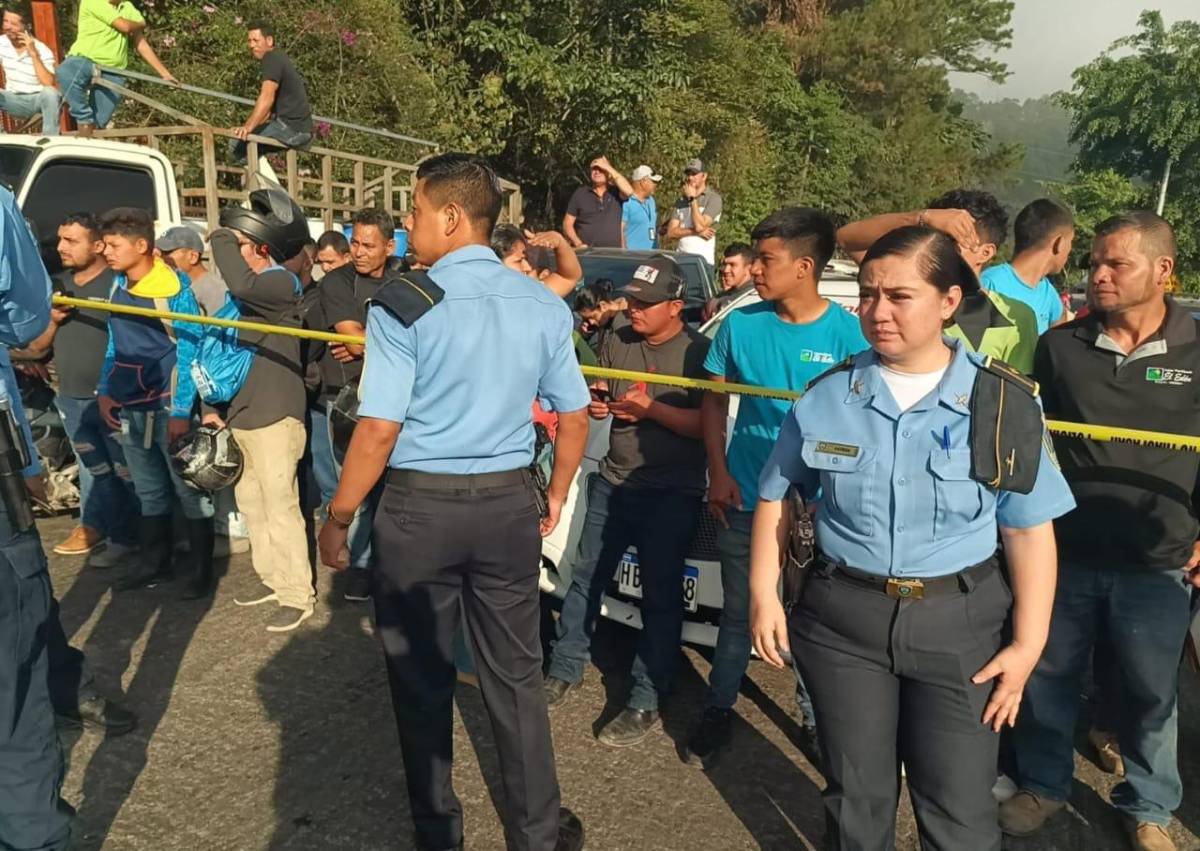 Miembros de la Policía Nacional llegaron a la zona del accidente.