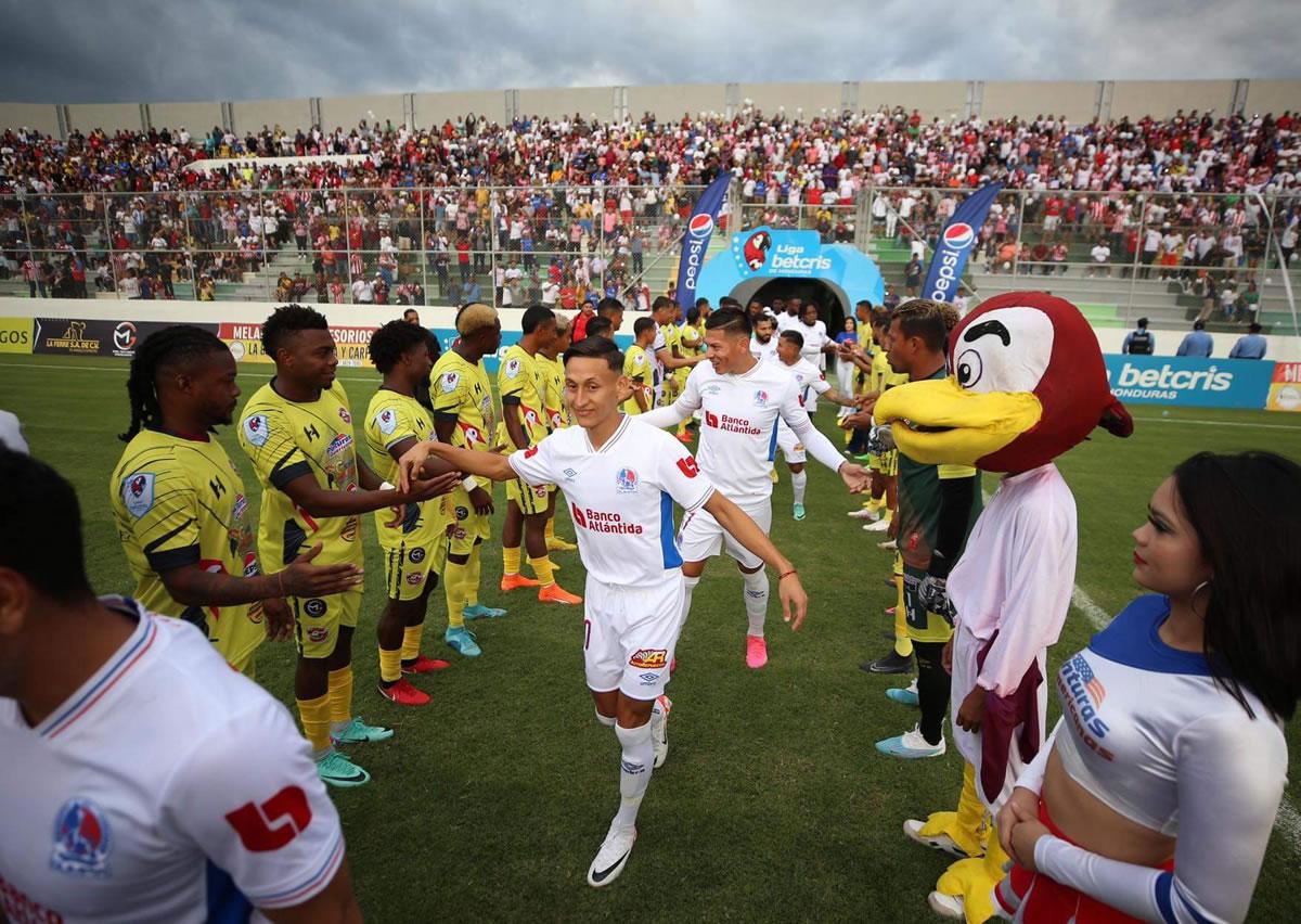 Génesis tuvo buen detalle con Olimpia: le hizo pasillo por su título invicto