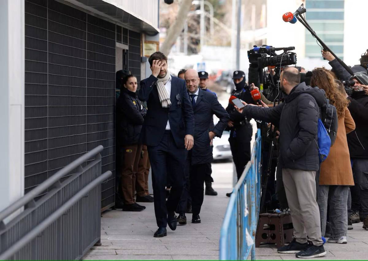 Gerard Piqué rompe a llorar ante el juez, mientras Shakira factura