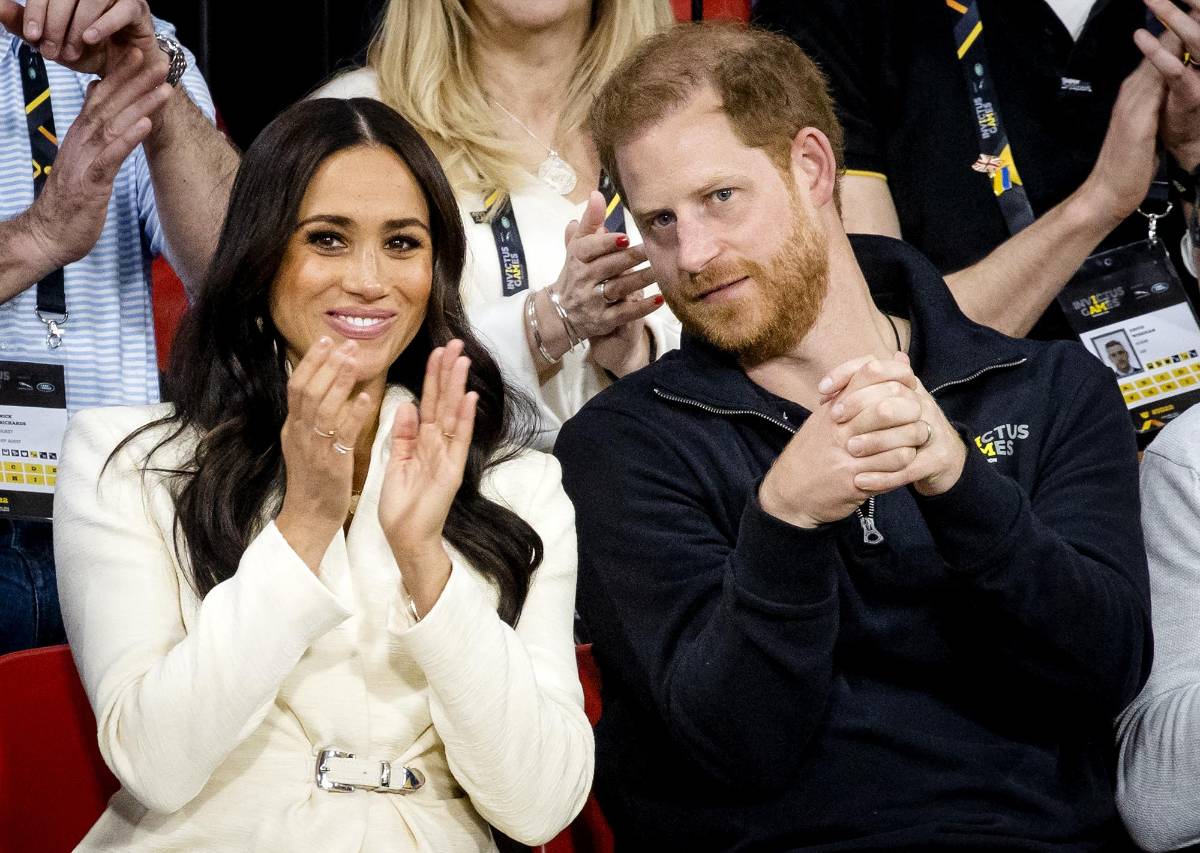 VIDEO: Meghan Markle y el príncipe Harry se dan un tierno beso en la ceremonia de los Juegos Invictus
