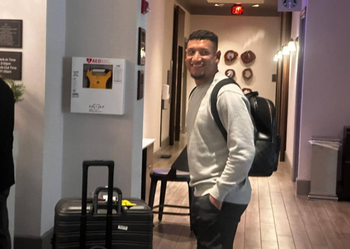 El centrocampista Bryan Acosta fue otro de los que se unió.