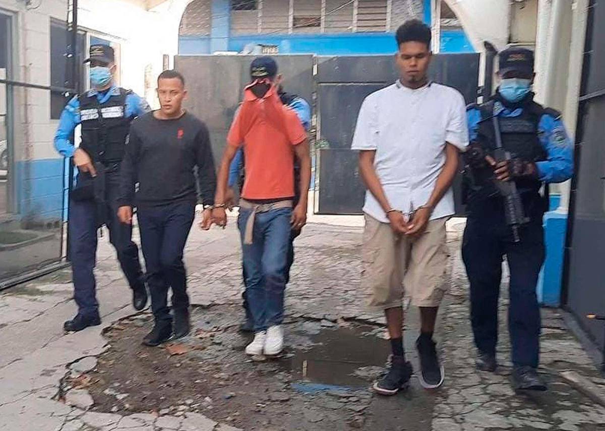 Capturan a tres pandilleros con carro que se habían robado en Puerto Cortés
