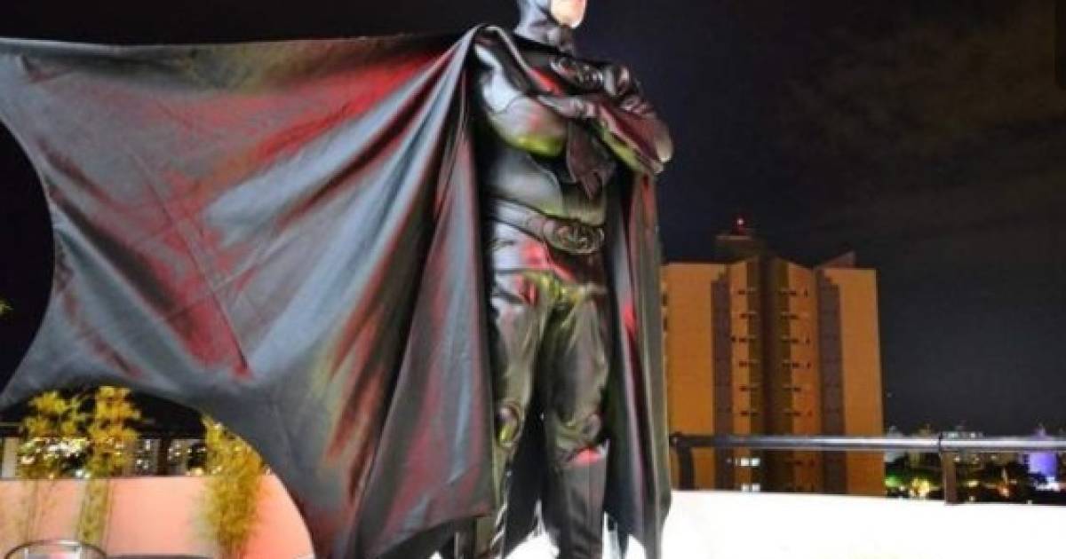 Batman' brasileño detiene a ladrón que le robó su celular en Sao Paulo