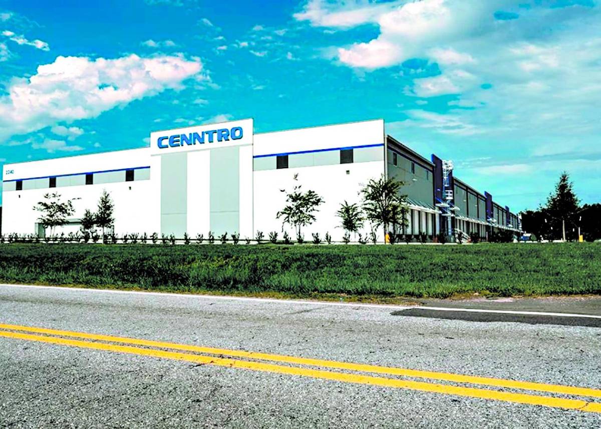 8 horas es el tiempo de carga de la batería de este automóvil a 220 voltios.