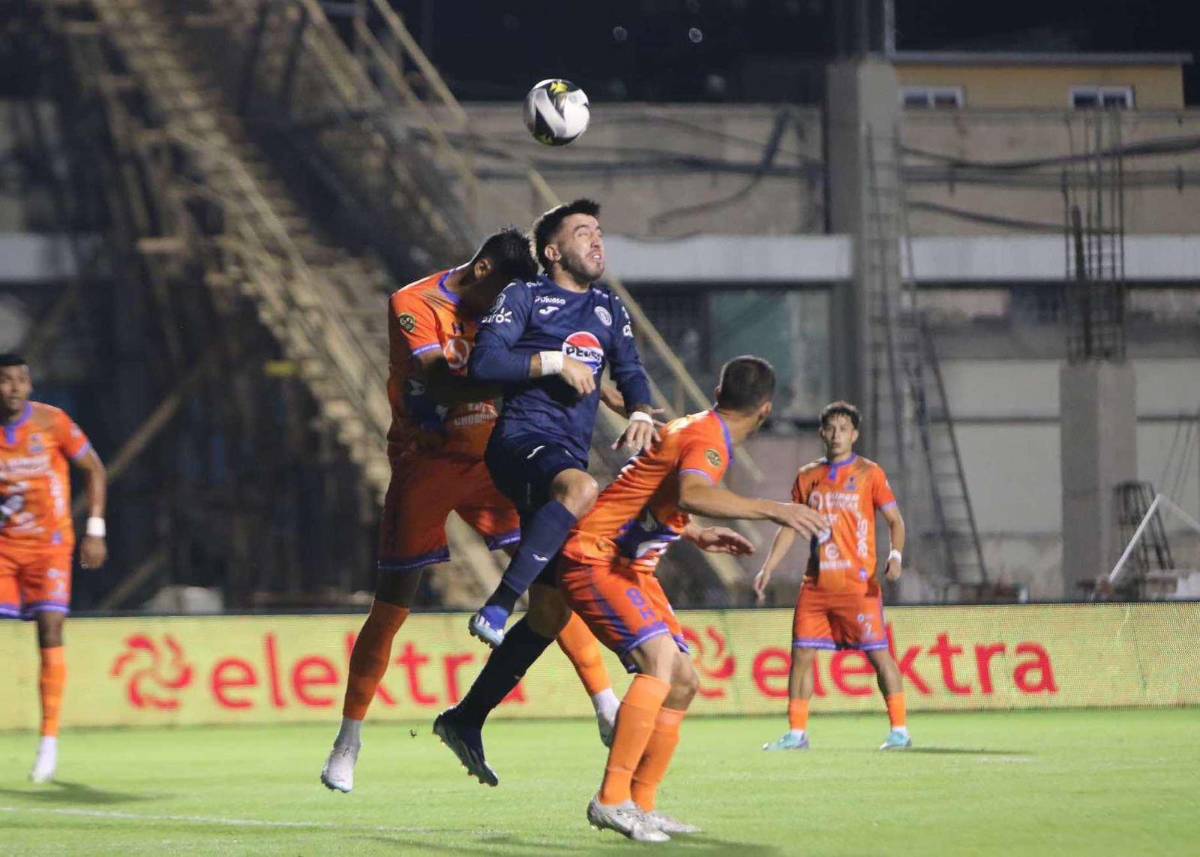 Motagua y UPNFM se fueron al descanso igualando 1-1.