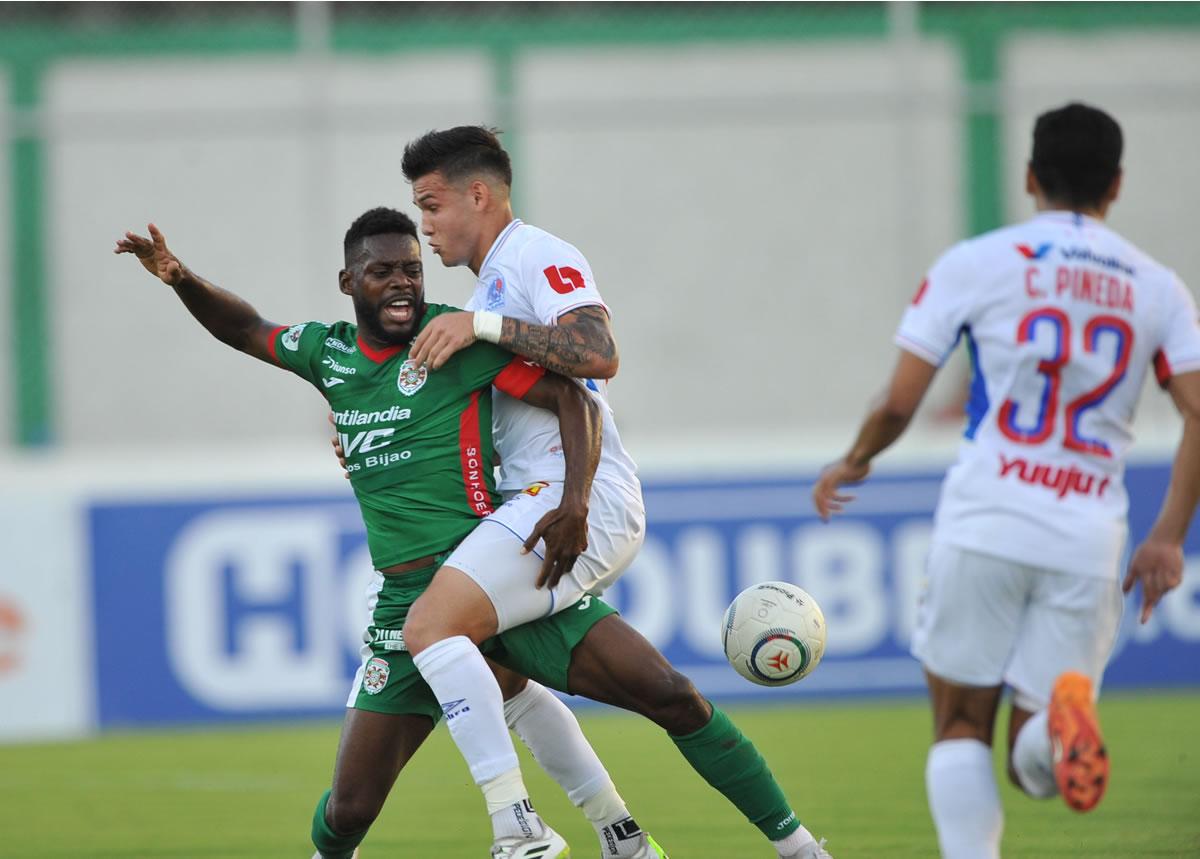 André Orellana jugó su primer partido de titular con Olimpia y enfrentó al equipo con el que jugó el torneo pasado.