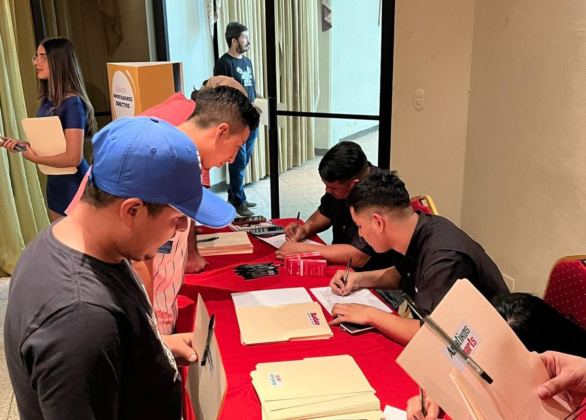 Los asistentes ampliaron sus conocimientos sobre el udo de los amortiguadores.