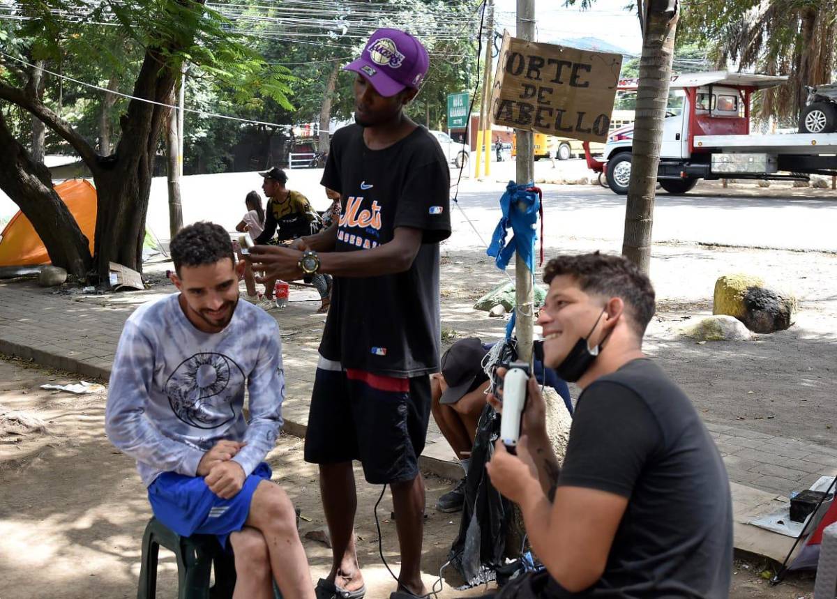 ¿Dónde duermen? La cruda realidad de migrantes que atraviesan Honduras