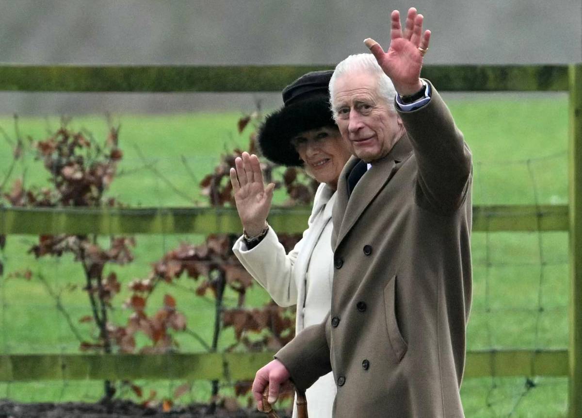 El rey Carlos III asiste a la misa del domingo en Sandringham