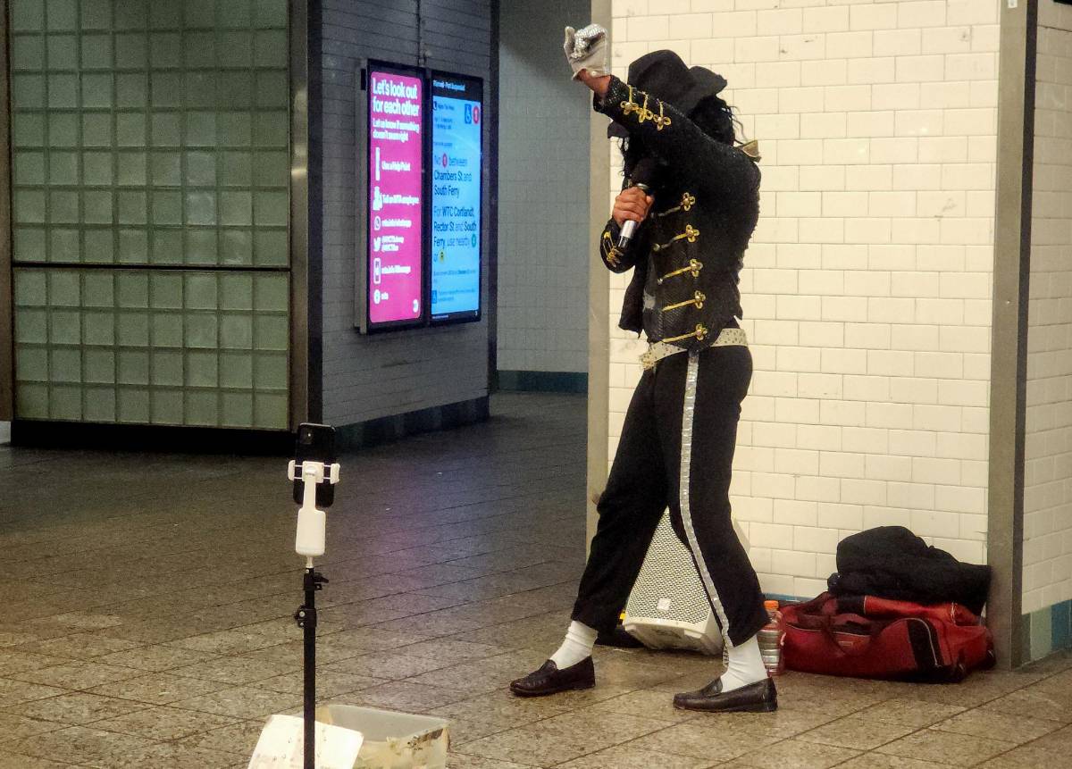 Vuelve a Times Square un nuevo imitador de Michael Jackson