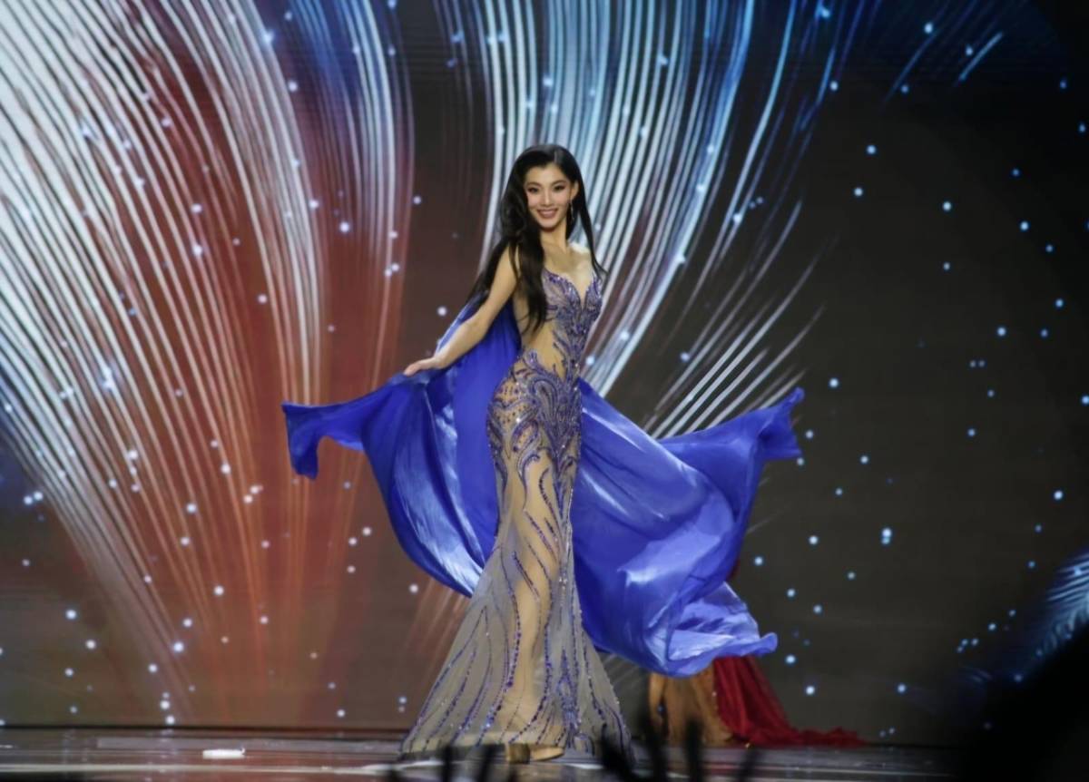 Glamour en los vestidos de noche de la preliminar del Miss Universo 2025