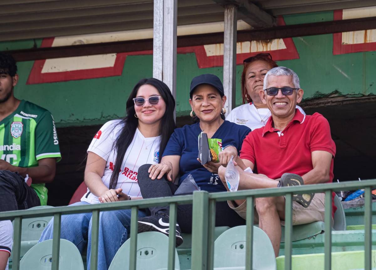 Esposa de futbolista y argentina enamoran: las bellezas en el Marathón-Olimpia