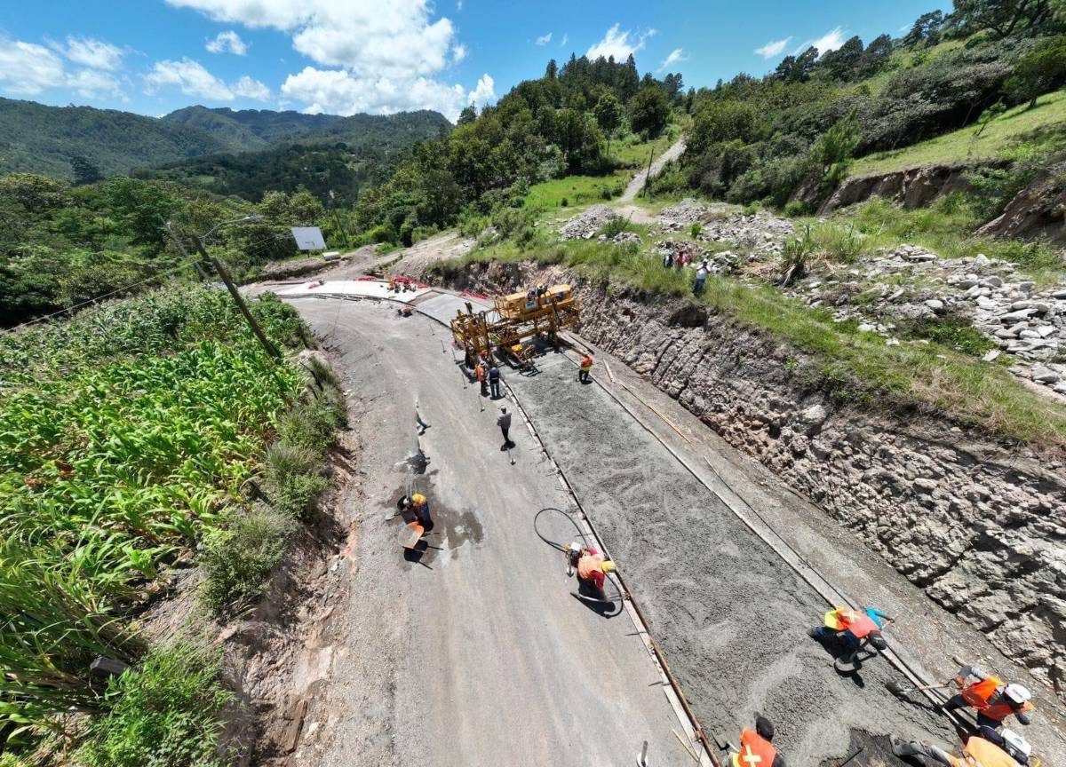 Reinician pavimentación de dos tramos de la red vial en Lempira