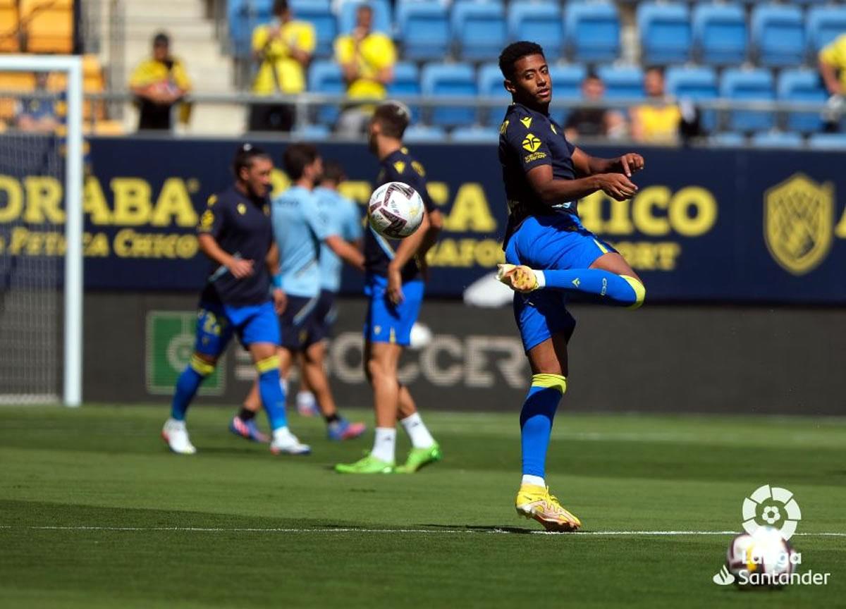 ‘Choco‘ Lozano durante el calentamiento del Cádiz previo al partido contra el Villarreal.
