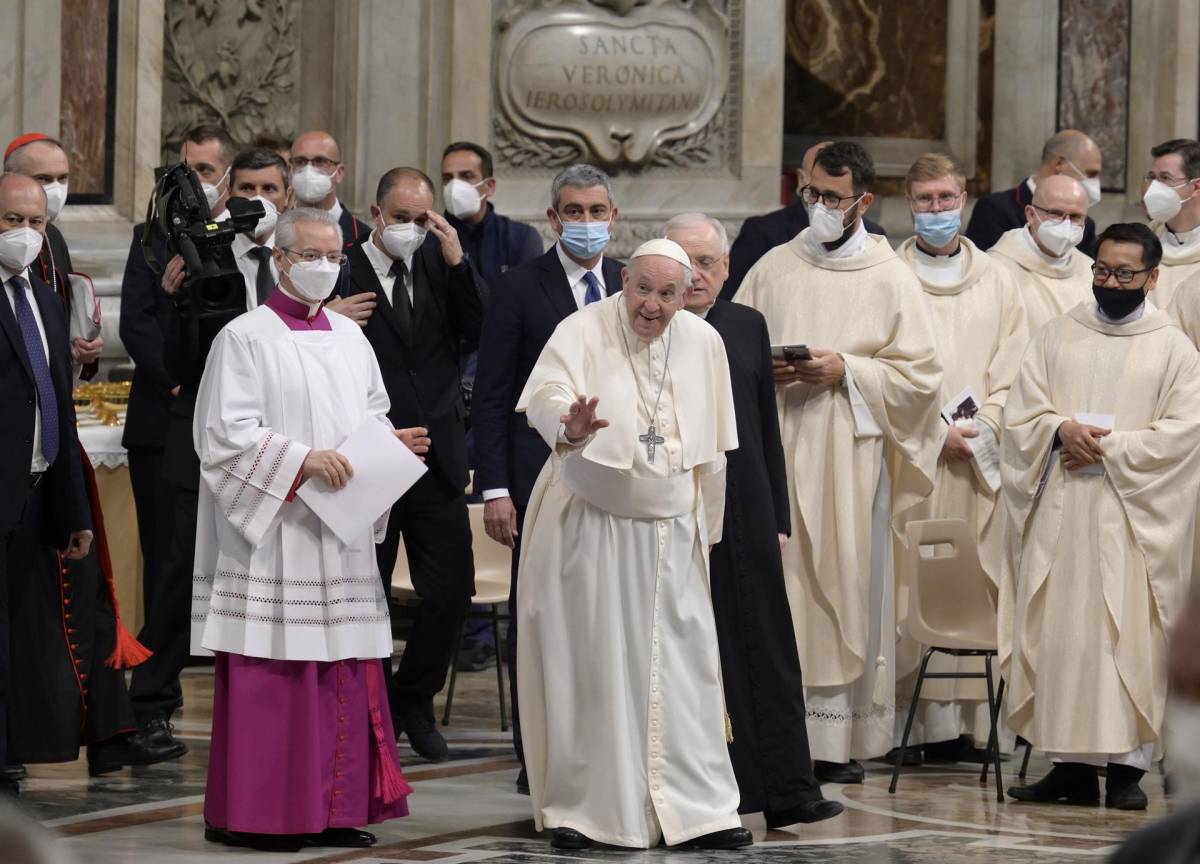 El papa Francisco en este domingo en la Basílica de San Pedro, en el Vaticano. EFE/EPA/CLAUDIO PERI