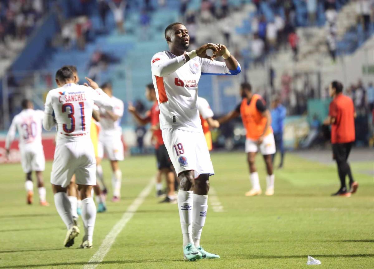 Yustin Arboleda celebrando su gol que liquidó al Motagua.