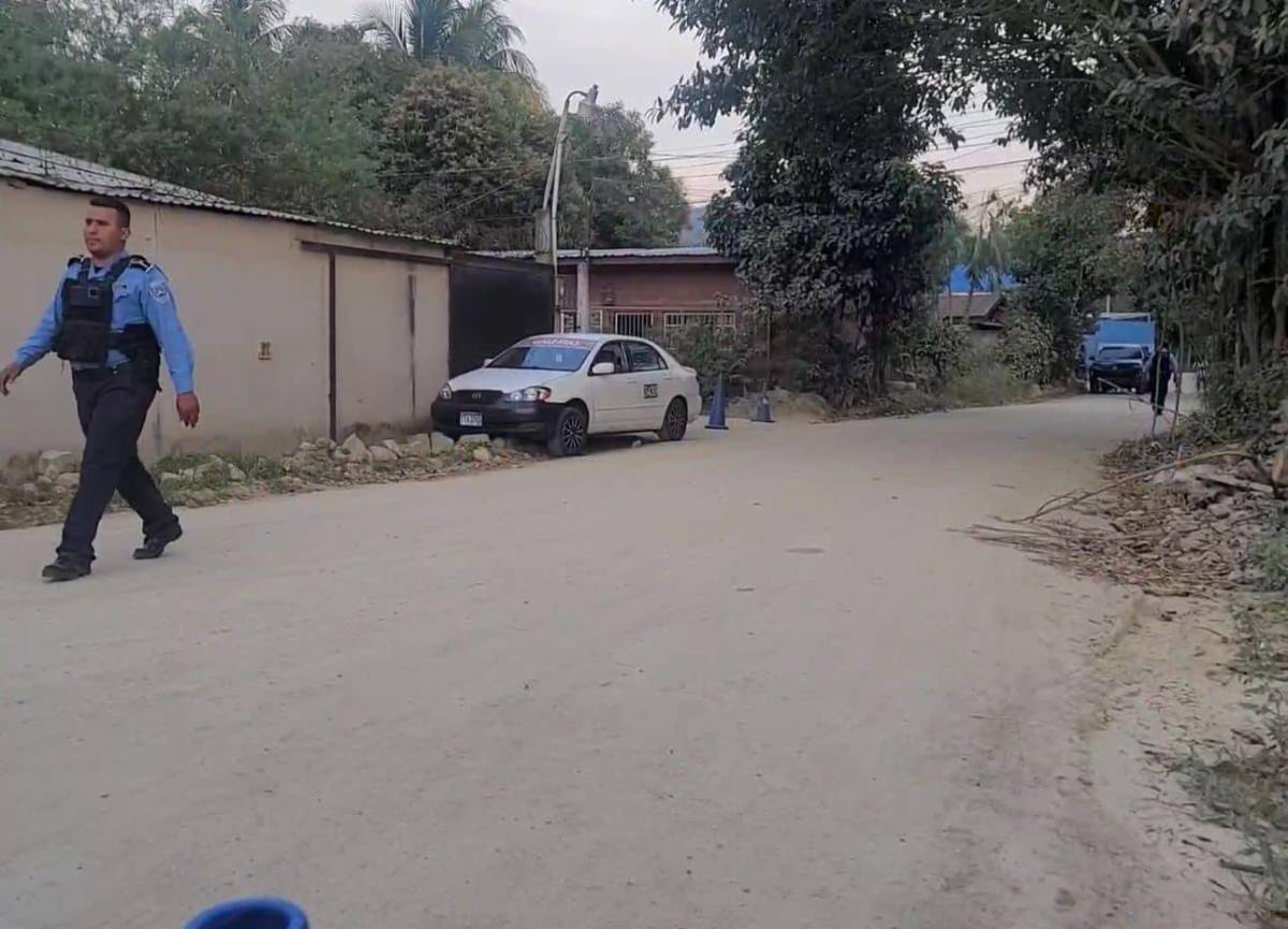 Así quedó el taxi en el que murió Nelson Castellanos.